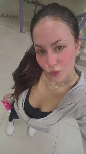 Amanda Fontes's Instagram, Twitter & Facebook