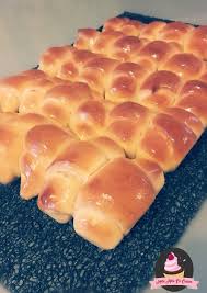 Quand J Ai Vu Cette Brioche Croissant Sur Le Joli Blog De Nadia Paprikas J Ai Tout De Suite Craque Elle L Avait Brioche Recette Patisserie Pains A Hot Dog