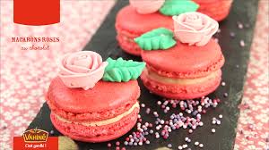 Macarons A La Rose Et Au Chocolat Blanc Recette Vahine Recette Macaron Chocolat Blanc Macarons Rose