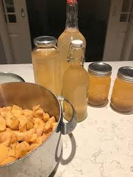 Quittenbrot Quittengelee Und Quittensaft In 2020 Quittenbrot Quittengelee Quitte