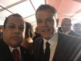 Jerry Olivarez в X: „Had an amazing night at the Thor Ragnarok premiere. I  was able to snap some selfies with Matt Damon and Kevin Feige before the  premiere. https://t.co/PMw5PxRXiJ“