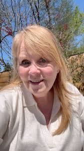 Thanks for taking a tour of this beautiful home 🏡 What features would be  your favourite? . With such a hot market this home won't be available for  long! . Contact me