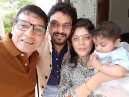 The incident happened in the sitarampur village in kulti. Babul Supriyo On Twitter Dushyantji A Very Dear Friend Of Mine Sunidhichauhan5 S Daddy Came To My Delhi Home Today Some Nostalgic Moments Spent Reminiscing The Past Joyful Bliss My Daughter Eating