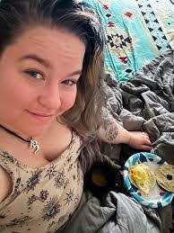 Hannah Edgerly's Instagram, Twitter & Facebook