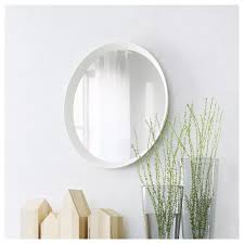 Con un grande specchio da parete o un gruppo di piccoli specchi la stanza appare più luminosa e spaziosa. Specchio Bagno Rotondo Ikea