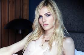 Model Transgender Andrea Pezhich Pokazala Pomolvochnoe Kolco Фотогалерея андрей пежик содержит 156 фото высокого качества. model transgender andrea pezhich