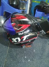 Disini gua bakal unboxing spoiler kyt untuk x rocket , mungkin bisa jadi bahan kalian yang mau modif helm kyt x rocketnya. Helm Kyt Dj Maru Modif