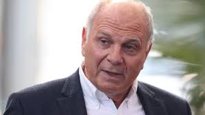 Born 5 january 1952) is the former president of german football club bayern munich and a retired german footballer who played as a forward for club and country. Yb8kmkixm2pz M
