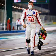 Formel 1 · 1 decade ago. Formel 1 Schumacher Erlebt Ersten Schreck Moment Fahrt Aber Trotzdem Einen Mini Sieg Ein Formel 1