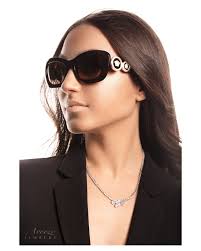 You wanna be the next one? Model @rominarakei Photographer  @samiraparsashots Makeup #tannazkhodayar #photo_of_the_day #formal #glasses  #lady #photography #retouch