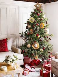 Idees Deco Noel Pour Petits Appartements Suivez Nos Conseils Decorations Pour La Maison Christmas Tree Pictures Small Christmas Trees Christmas Decorations For The Home