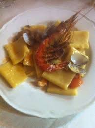 Gamberetti, calamaretti, totanetti, cozze, pomodorini, prezzemolo, vino bianco aglio e olio. Paccheri Allo Scoglio Bild Von Ristorante Pizzeria Dafne Mondragone Tripadvisor