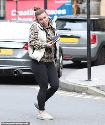 Coleen rooney braved the rain to hit cheshire designer stores on friday on her son klay's eighth birthday. Coleen Rooney Steps Out Amid Libel Battle With Wag Rival Rebekah Vardy Aktuelle Boulevard Nachrichten Und Fotogalerien Zu Stars Sternchen
