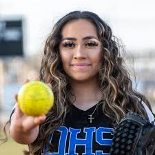 Lydia Serrano's Instagram, Twitter & Facebook