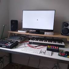 Your desktop is your private space at work (or in your home office) and it tells a story about you by the way its accessorized. Pin On Studio