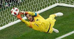 Déjà auteur de plusieurs arrêts décisifs lors des matches précédents, et notamment une parade exceptionnelle contre l'uruguay en quart de finale, le gardien tricolore a une nouvelle fois sorti le grand jeu, ce mardi soir. Epingle Sur Sport