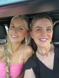 Happy birthday to my beautiful sister. Love you. @[100006772597663:Karen  Stagg]