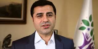 Davada mahkeme demirtaş'a 3 yıl 6 ay hapis cezası verdi. Selahattin Demirtas A 5 Ay Hapis Cezasi