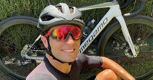 Albert Arenas: el piloto de Moto2 protagonista de una romántica escena con  Victoria Federica