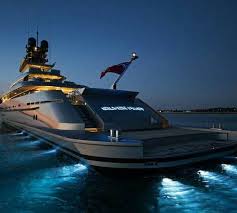 Croisiere En Bateau De Luxe Avec Equipage Yacht World Super Yachts Yacht Design
