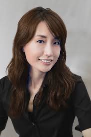 Lisa Ahn's Instagram, Twitter & Facebook