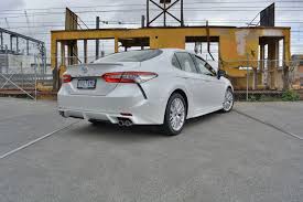 The low door line and the big windows make for a car that looks open. Toyota Camry Sl Reviews Overview Goauto