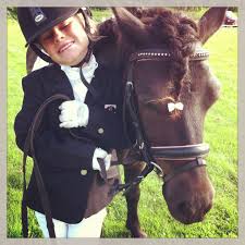 Ss prinses amalia , 76 birinci sınıf yolcu, 32 ikinci sınıf yolcu ve bazı üçüncü sınıf yolculara ev sahipliği yaptı. Layla S 1e Bixie Wedstrijd Op Shetlander Santana Fashion En Lifestyle In De Ruitersport