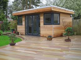 A Beautifully Clad Garden Room In Western Red Cedar Built By Executive Garden Rooms Garden Room Garden Cabins Backyard Sheds