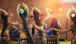 Dinding rumah tradisional bali adalah tanah liat popolan batu bata atau bebatuan yang disusun rapi sesuai dengan dimensi. Mengenal 5 Ciri Khas Tari Tradisional Bali Afinasport