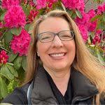 Dawn Lobb's Instagram, Twitter & Facebook