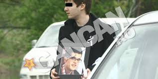 Aschia nu sare departe de trunchi, dar vocea lui petru calinescu a sarit multe octave peste talentul muzical al lui florin calinescu. Poze Inmormantare Luca Calinescu Fiul Lui Florin Calinescu Opinia