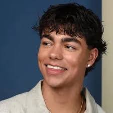 Grayson Bailey's Instagram, Twitter & Facebook