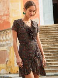 Rendez votre tenue unique avec ce must have de la collection femme non doublée, cette robe fraîche portefeuille en popeline stretch deviendra un modèle. Robe Portefeuille En Soie Imprime Feu D Artifice Soi Paris Noir Robe Femme La Redoute Iziva Com