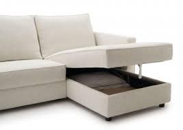 Nella maggior parte dei casi i divani con chaise longue hanno dimensioni importanti, o meglio: Divano Letto Con Chaise Longue Su Misura Berto Salotti