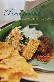 Nah, kalau kangen hidangan gaya jawa timuran ini, paling pas mampir salah satunya gerai sederhana cak sugik yang menjual pecel pincuk sebagai menu utama. 32 Ideeen Over Pecel In 2021 Indonesische Recepten Recepten Eten