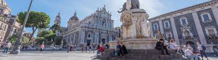 Unter den vielen antiken sehenswürdigkeiten befindet sich auch das römische odean, in welchem einst bis zu 1500 zuschauer die vielen spektakel hautnah erleben konnten. 19x Sehenswurdigkeiten In Catania Infos Fotos Geheimtipps