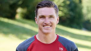 Die elfmeterentscheidung wollte der kapitän einfach nicht wahrhaben, schüttelte leicht den kopf. Basti Ist Ein Gesicht Der Entwicklung Des Deutschen Fussballs Fc Bayern Munchen