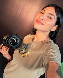 Y por último estás… Me robaron mi cámara hace un par de años y me sentí muy  triste por que no soy fotógrafa pero disfruto y amo la fotografía. Así que  espero