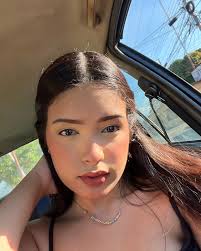 𝐄𝐌𝐈𝐋𝐘 𝐇𝐄𝐑𝐄𝐃𝐈𝐀