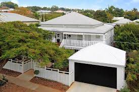 A Beautiful Queenslander In Brisbane Carport Designs House Exterior Queenslander