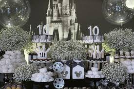 For minnie mouse outline 15 images found by accurate search and more added by similar match. Kara S Party Ideas Monochromatic Mickey Minnie Mouse Birthday Party Kara S Party Ideas