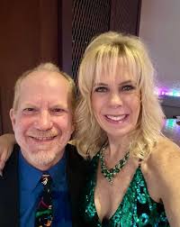 Still smiling from Al's New Year's Eve party 🥳😍. Every year he opens his  home to 175++ people with a live band, food galore, drinks flowing, nonstop  dancing, laughter, and great energy.