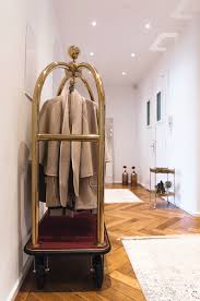 Unser Flur Mit Hotel Gepackwagen Barock Spiegel Barock Spiegel Design Fur Zuhause Einrichtung