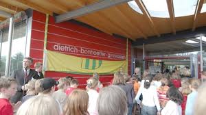 Schullandschaft In Filderstadt Das Dietrich Bonhoeffer Gymnasium Feiert Sich Selbst Landkreis Esslingen Stuttgarter Zeitung