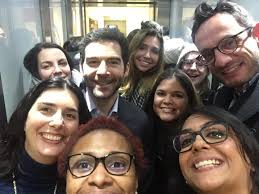 How to be the Leader Your Team Wants Selfies With