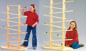 Stelzen, windwagen, boote, bollerwagen, vogelhäuschen, schwerter, schilder, puppenstuben. Holzspielzeug Selber Bauen Selbst De