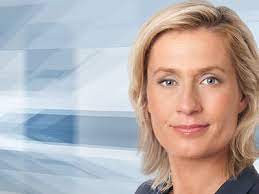 August 1969 in karlsruhe) ist eine deutsche fernsehmoderatorin. Die Moderatorin Susanne Stichler Ndr De Fernsehen Sendungen A Z Panorama 3 Wir Uber Uns