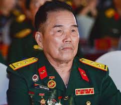 🇻🇳2🇻🇳Chân dung pháo thủ Ngô Sỹ Nguyên (Nghệ An) trên xe tăng 390 húc đổ  cổng Dinh Độc Lập 50 năm đã trôi qua, nhưng thời khắc lịch sử xe tăng 390