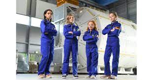 Find the perfect samantha cristoforetti stock photos and editorial news pictures from getty browse 420 samantha cristoforetti stock photos and images available, or start a new search to explore more. Barbie Und Die Europaische Weltraumorganisation Starten Eine Neue Zusammenarbeit Um Madchen Zu Ermutigen Zur Nachsten Generation Von Astronautinnen Ingenieurinnen Und Weltraumwissenschaftlerinnen Zu Werden Mattel Gmbh