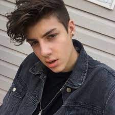 Cowok kelahiran 28 desember 1999 ini punya wajah mirip bhisma sm*sh. Handsome Guy Profiles Bff Photoshoot Justin Johnes Pretty Boys